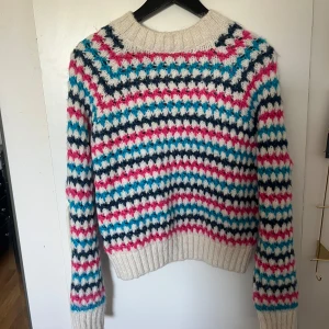 Stickad tröja - Randig stickad tröja från zara i storlek M men passar XS-M💛