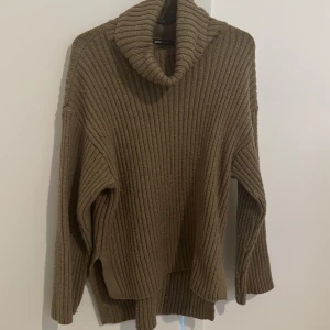 Stickad långärmad tröja - Använd ett par gånger