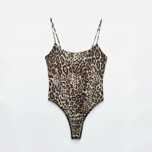 Body - Leopard body från zara i storlek M men passar även storlek S. Helt oanvänd med prislapp kvar! 🩷