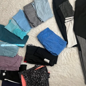 Träningstights s/m. 13 st för 749.  - Alla 13 för 749 kr, styckpris: 89 kr. 