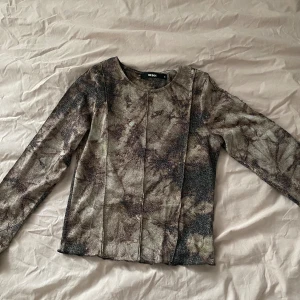 Topp - Långärmad topp från Bik Bok i storlek S. I bra skick! 