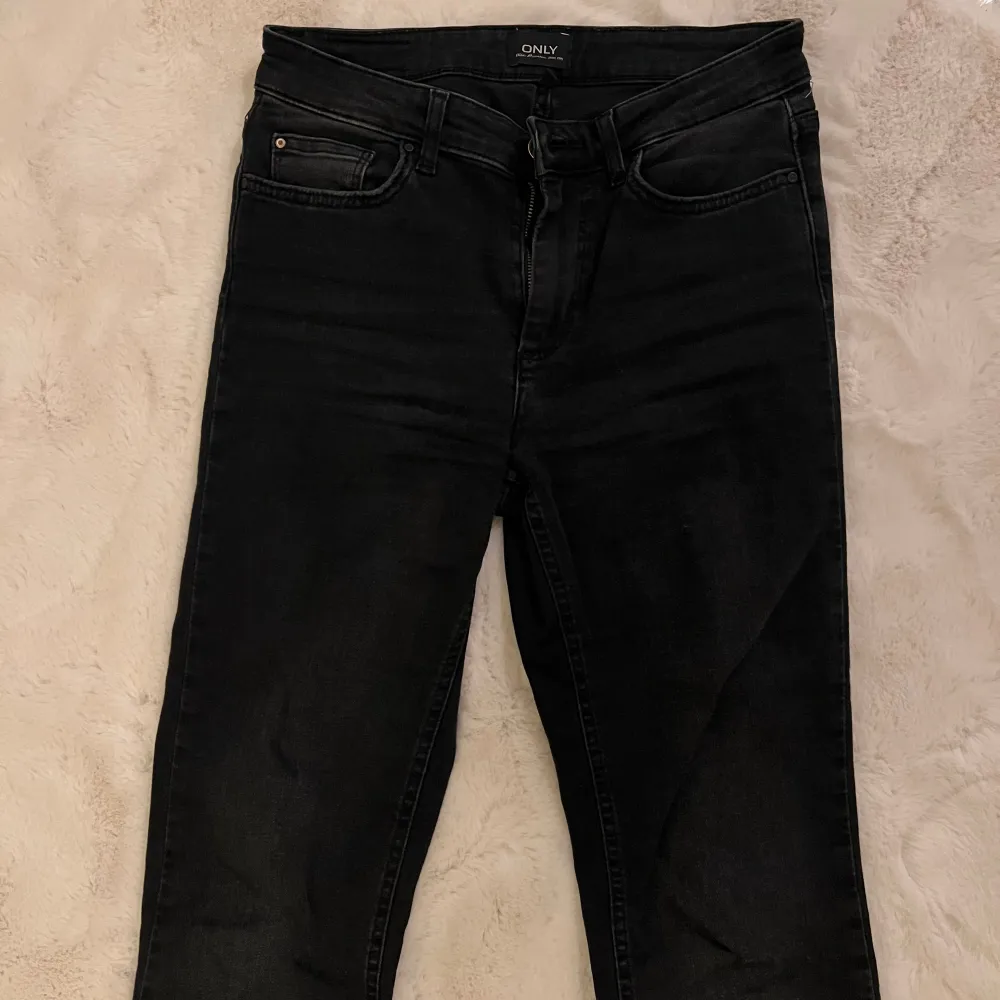 Jäääättessnygga only jeans som är köpta på Nelly. Tyvärr så passar de inte mig 🥺💘 formar såå fint. Köpta för 549 kr. . Jeans & Byxor.