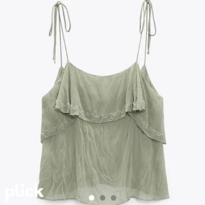 Topp - Säljer den här jättesöta toppen då den inte kommer till användning, passar perfekt nu till sommarn💓💓💓