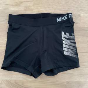 Tighta shorts från Nike. Använda en gång så i nytt skick. 🥰