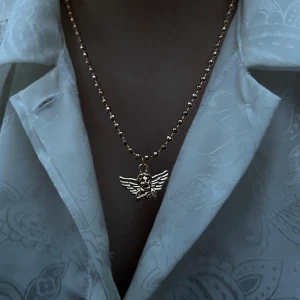 Handgjort halsband  - @bladhsmycken på Instagram 