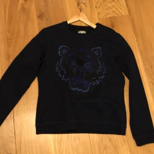 Kenzo sweatshirts  - Nyskick,köpte den här på Plick men den var för liten storlek L men passar M( kan sänka priset)