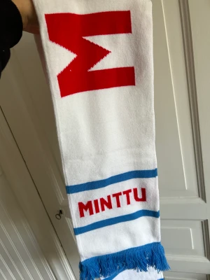 Mintu halsduk - Nu mintuhalsduk