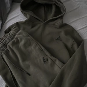 Jordan tracksuit - Jordan tracksuit, tröja XS byxor M (baggy fit) Tröja sitter som S och byxor sitter som M Köpt från zalando
