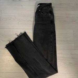 Jeans - Mycket fina lågmidjade jeans från Gina tricot. Dom är använda en gång. 