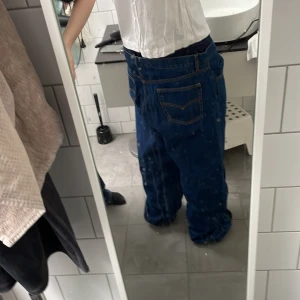 Baggy byxor - Priset kan diskuteras  Bra skick basically oanvända  står 58 på dom vne   