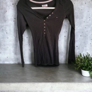 Tommy Hilfiger Tröja - Tommy hilfiger tröja Storl Utmärkt skick Katt finns i hemmet 