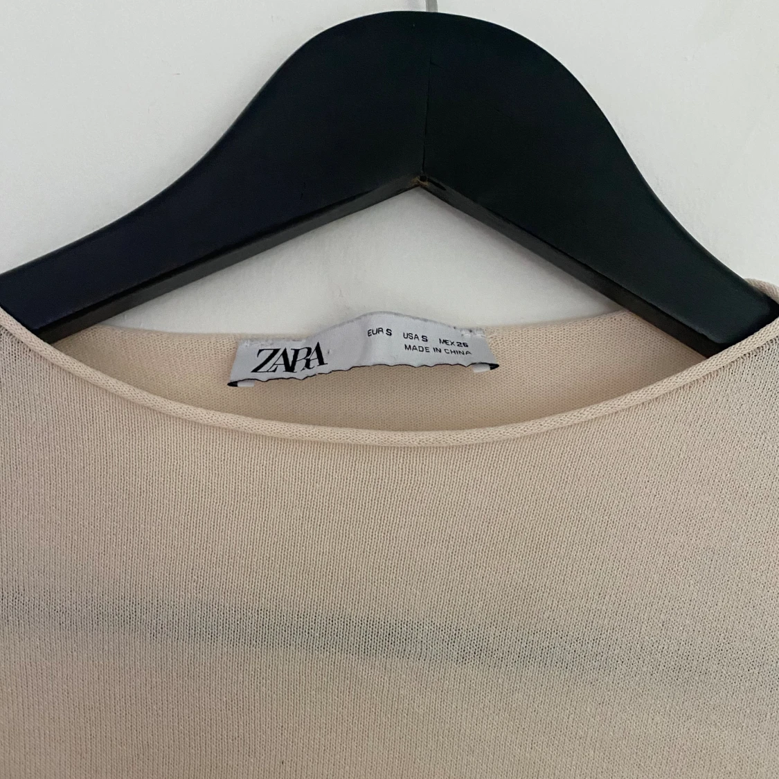 Välidigt tunt stickad tröja - 90