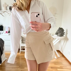 Kjol  - Kjol/shorts från zara o fejk mocka. Använd typ 2 gånger 🩷