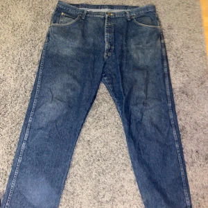 Baggy Wrangler Denim Jeans  - Baggy Wrangler denim jeans slitna från skating, bra för skating. 