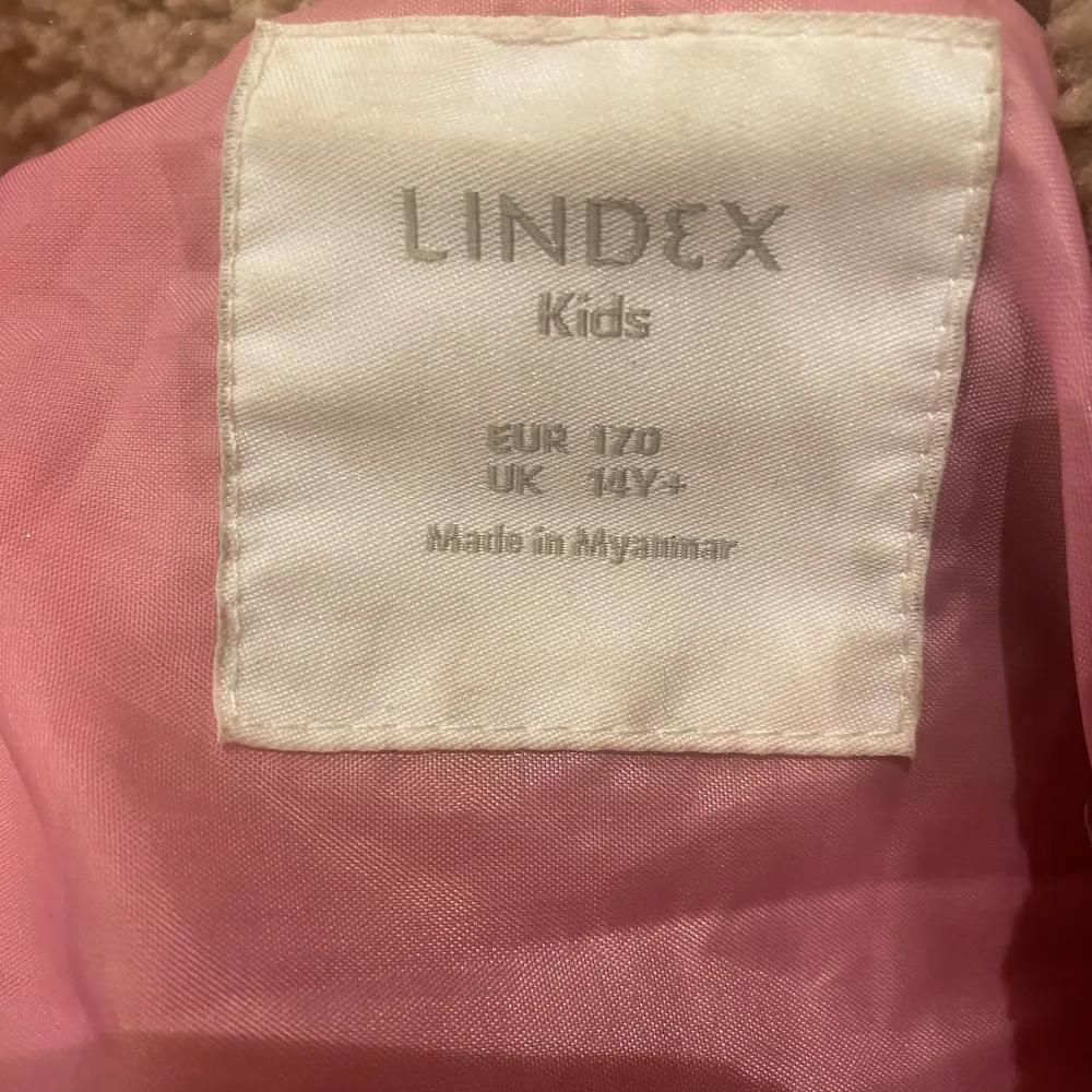 Ny vår jacka från Lindex. Nästan aldrig använd.. Jackor.