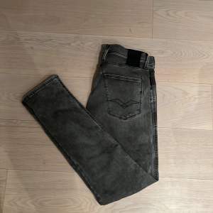 Nya replay jeans, nypris 1800