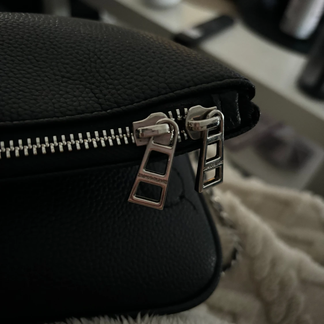 Zadig & Voltaire väska - 90