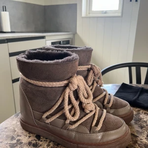 Inuikii  - Säljer dessa så snygga i Inuikii skor som tyvärr inte kommer till användning längre. 