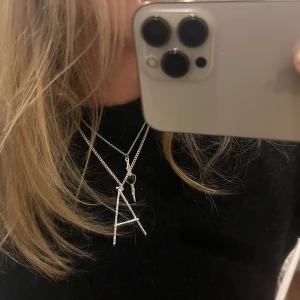 Maria Nilsdotter Berlock  - Säljer bokstavsberlocken! Obs: endast berlocken inte kedjan!❤️ Från Maria Nilsdotter i Silver!