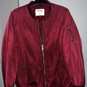 Bomberjacka - Normal slitage, normal i storlek, står 44/46 men är en L