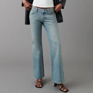 Jeans - Säljer dessa y2k jeansen från Gina då dom inte kommer till användning, har haft dom i drygt en månad och bara använt 2 gånger, tveka inte om frågor 🩷🩷🩵