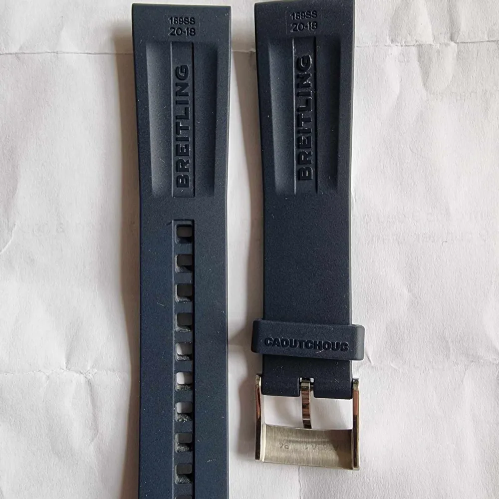 Breitling klock band Tang buckle. 18 mm orginal. Köpte den för ett år sen. Nypris 1170. Skriv om du är intresserad 😁. Accessoarer.