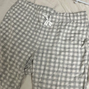 Pyjamasbyxor rutiga - Pyjamasbyxor från Kappahl, använda men inget som är synligt 
