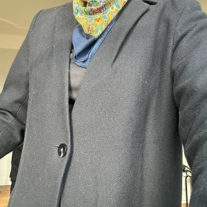 SAMSØE KAPPA - Samsøe & Samsøe kappa i gott skick. 