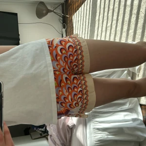 Mönstrade shorts - Supercoola mönstrade shorts, perfekta till sommaren! Från zara, väldigt bra skick. Använd gärna köp nu!💗