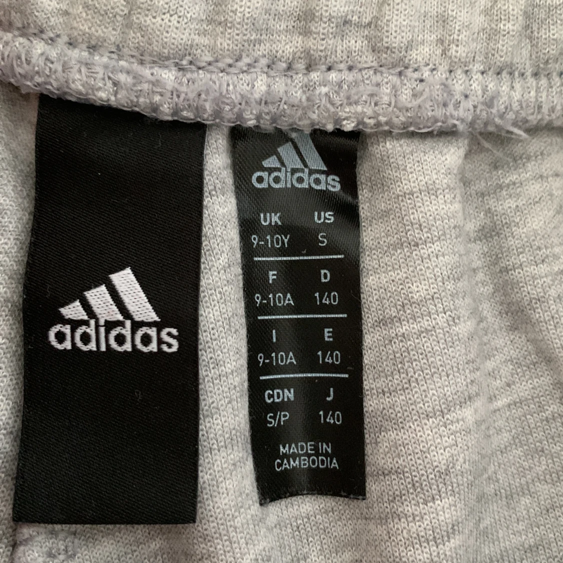 Adidas långbyxa  - 90