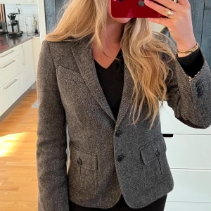 Bomulls kavaj - Bomullskavaj i jättefint skick, som ny, hittar inte någon lapp om storlek (kan vara en one size eller så är jag blind) men skulle säga att det är en S/M