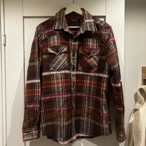 Morris overshirt - Morris overshirt. Storlek S med sitter mer som en medium. Bra skick nästintill oanvänd.