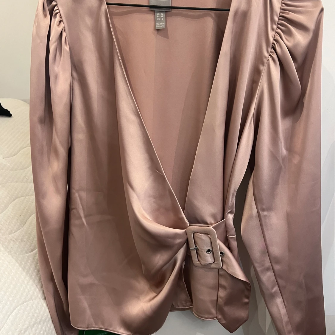 Superfin blus i satin från ASOS strlk 38