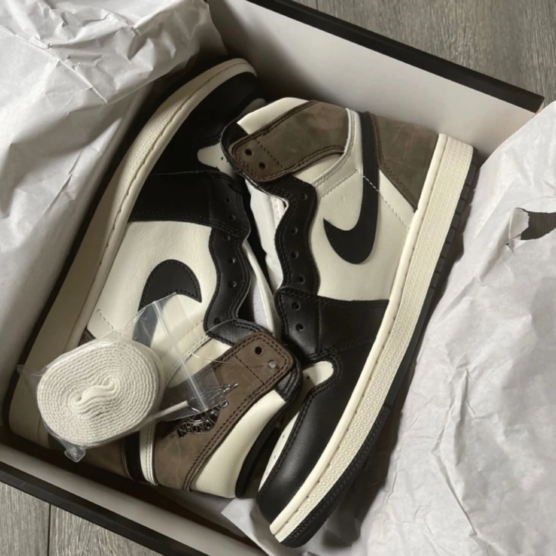 Jordan 1 mocha  - 90