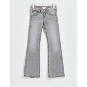 Säljer dessa snygga populära jeans från Gina tricot knappt använda. Nypris 349 säljer för 200