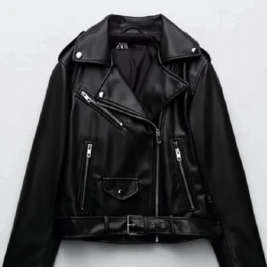 Skinn jacka  - Nästintill oanvänd skinn jacka från zara i storlek xs/s  Pris diskuteras 