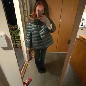 Herno jacka - Storlek M och vill byta mot xs/s i samma modell (vilken färg som helst), skriv om ni vill byta ❤️