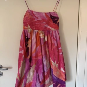 Klänning - Jättefin klänning från HM i storlek S 