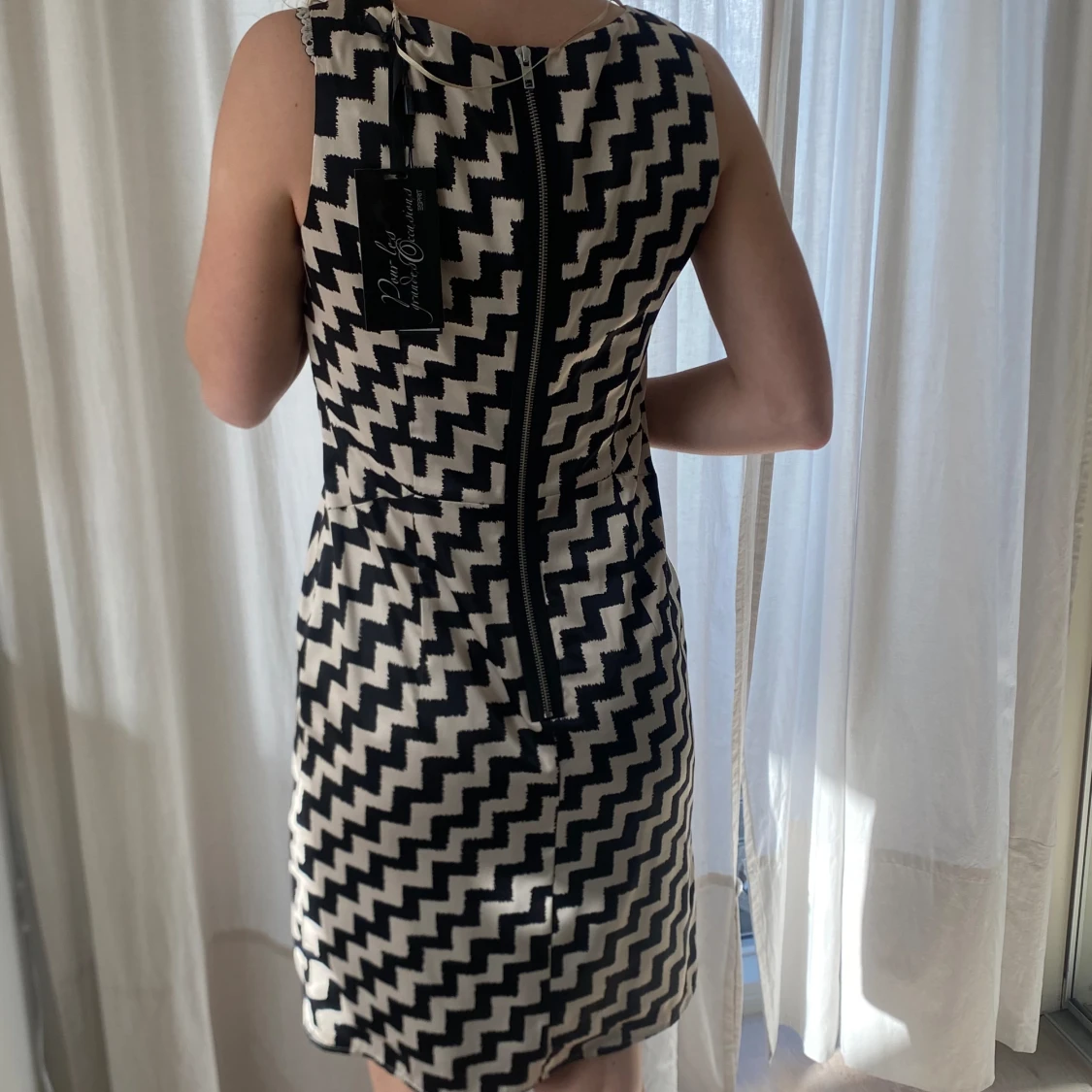 Snygg svart- & champagne-färgad cocktail-klänning från Esprit! - 92