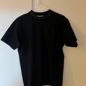 Acne studios t-shirt - Knappt använd, storlek S unisex!