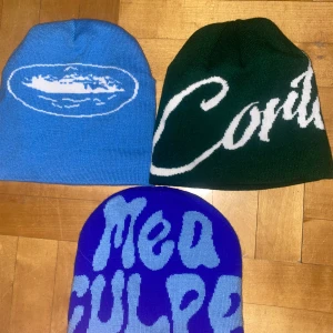Corteiz / gulpa - 2 stycken corteiz mössor , 1 gulpa  Alla 3 för 125kr snabb affär🌱