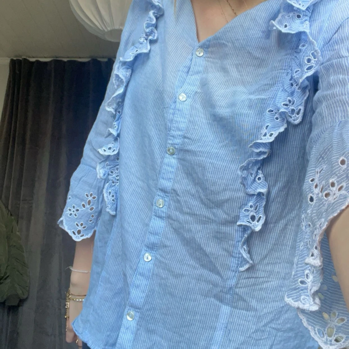 Ljusblå spetsblus - 91