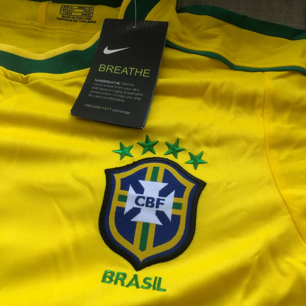 ny med prislapp vintage ronaldo nazario jersey brasil storlek S, gul/grön. Sport & träning.