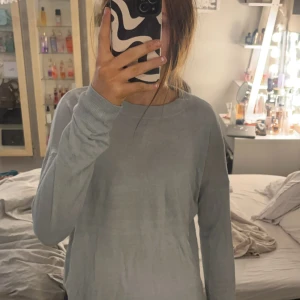 Blå fin tröja - Säljer denna jätte fina blå tröjan pga ingen andvändning för den! Pris kan diskuteras! Den är k bra skick 💕💕