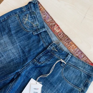 LOWWAIST JEANS BOOTCUT REA - Utförsäljning!!! supersnygga lowwaist bootcut jeans⚡️⚡️⚡️  Bilder tagna från ett par likadana jeans som såldes av oss innan! Strl w26 l34 Originalpris 599kr⚡️