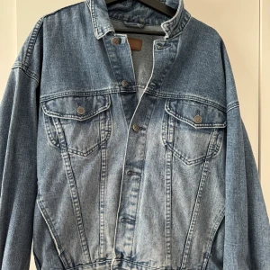 Oversize jeansjacka  - Blå Oversize jeansjacka från asus  Ganska ny