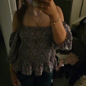 Sommar topp  - Säljer min fina somriga toppen! Ny skick från vero moda!!!