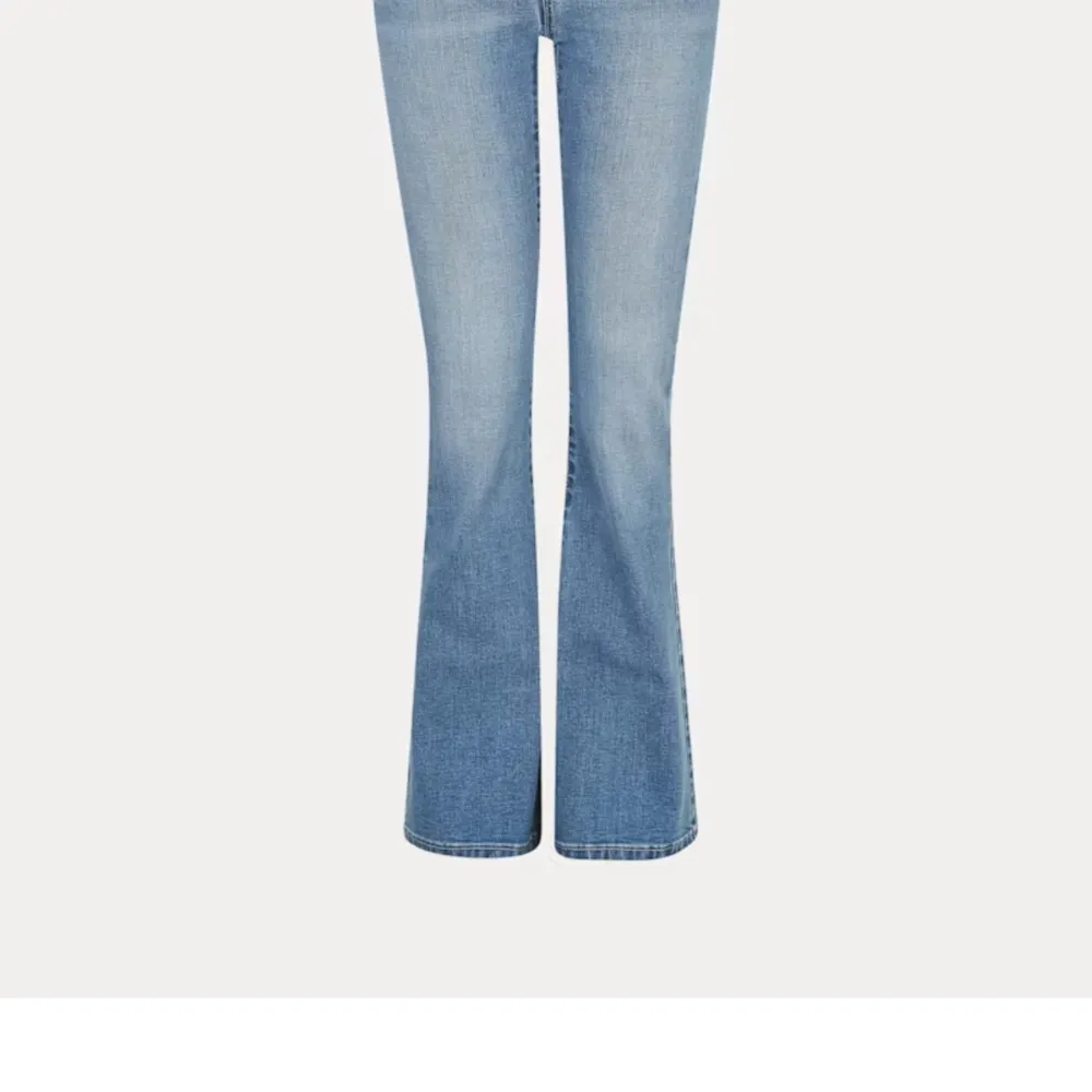 Jättesnygga och sköna bootcut jeans från cubus i modellen bailey😍 säljer då dem inte längre passar mig och och kommer därför inte till användning💞. Jeans & Byxor.