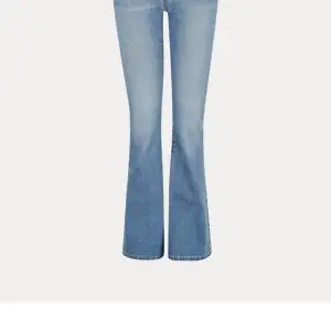 Jättesnygga och sköna bootcut jeans från cubus i modellen bailey😍 säljer då dem inte längre passar mig och och kommer därför inte till användning💞