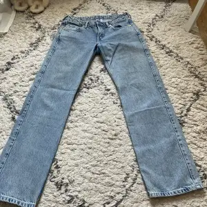 säljer dessa jeans då dom blivit för stora❤️❤️❤️